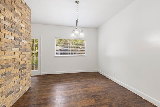 Building Photo - 10 Rockridge Ct