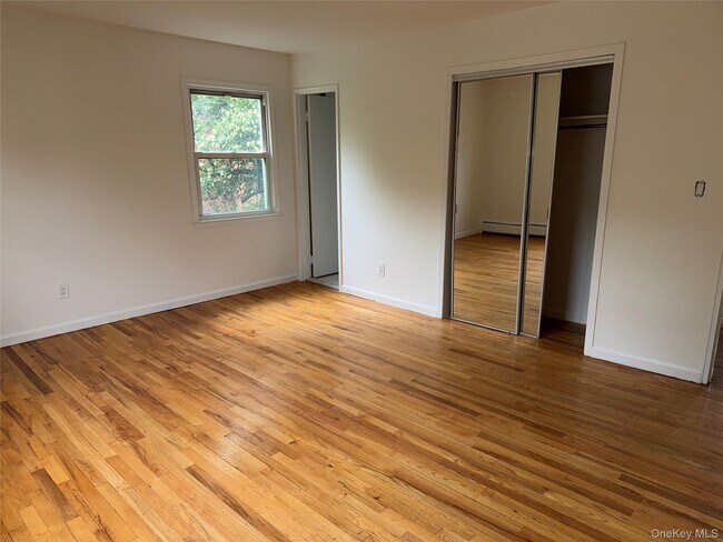 Building Photo - 27 Bon Aire Cir