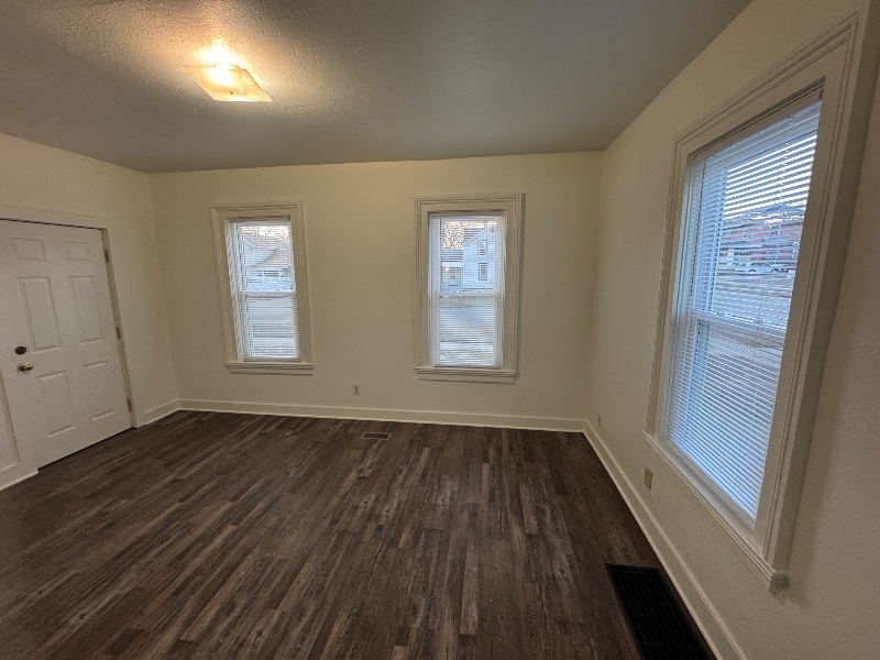 Building Photo - 000 Vine St