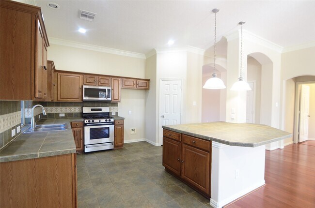 Building Photo - 5702 Fleethaven Ct