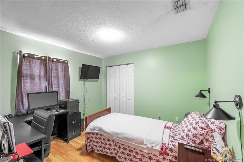 Building Photo - 556 SW Buswell Ave