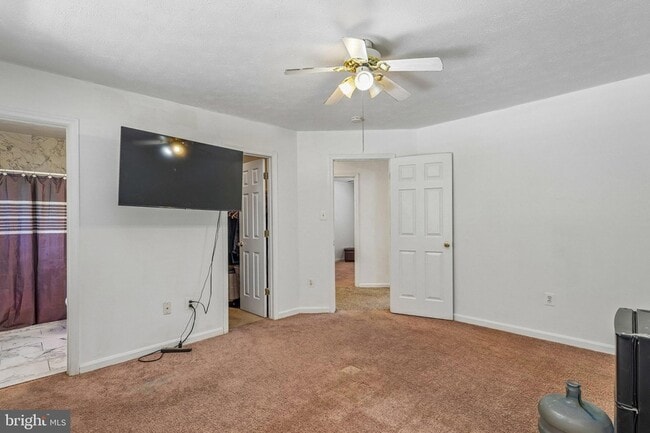 Building Photo - 7039 Heather Dr