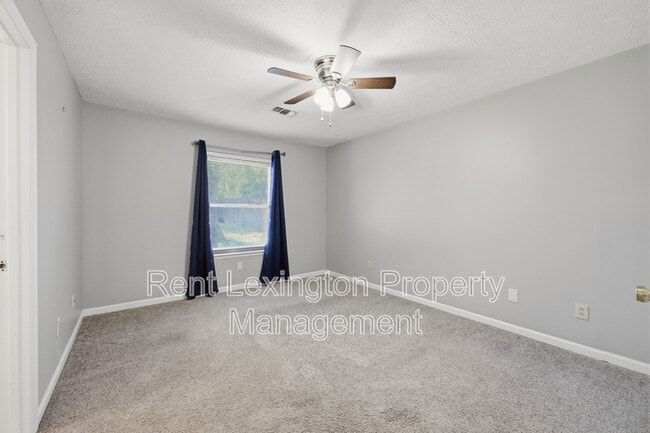 Building Photo - 3352 Featherston Dr
