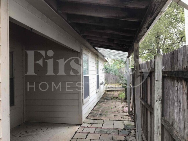 Building Photo - 10640 Towerwood Dr