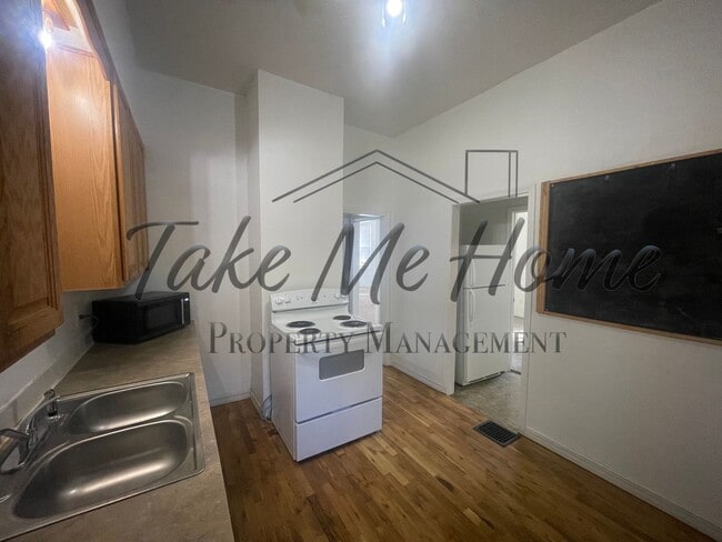 Building Photo - Charming 2-Bed, 1-Bath Home Near MSU and D...