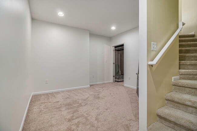 Building Photo - 1304 N Bay Dr