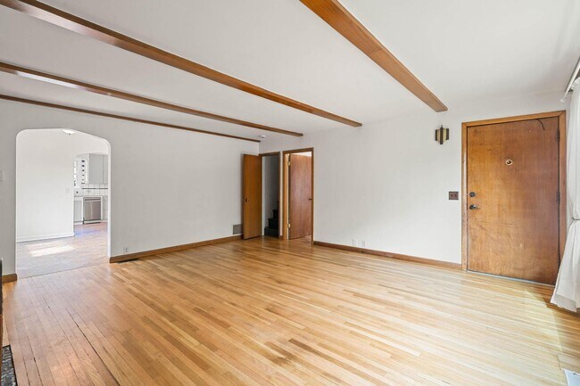 Building Photo - Amazing vintage 2-bdrm/2-bath Cully home—Giant garden, detached art studio, great location