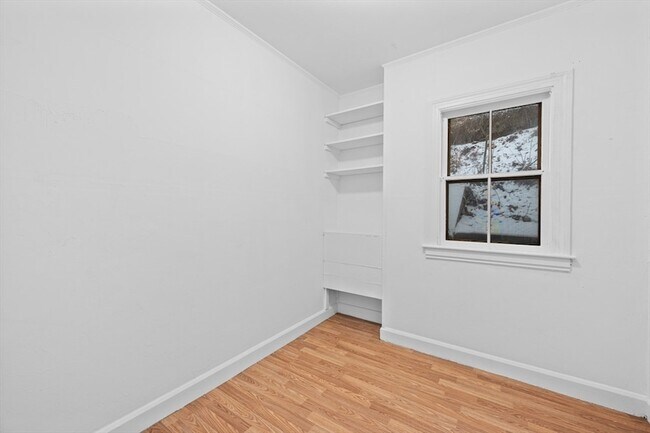 Building Photo - 20 Temple St