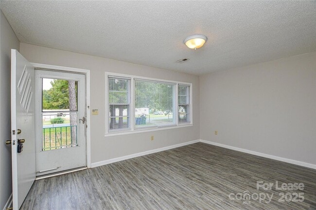 Building Photo - 331 Friendship Dr