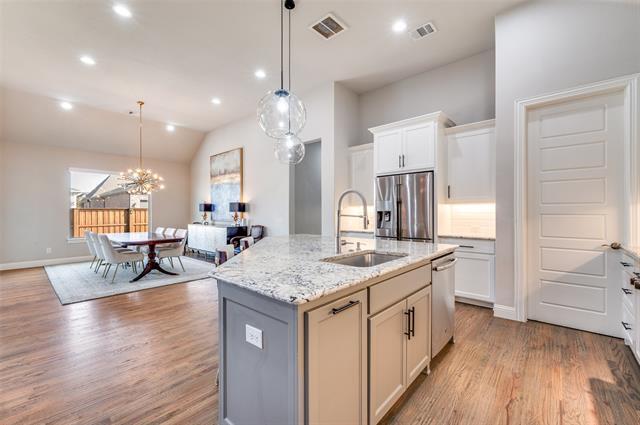 Building Photo - 3945 Wellesley Ave