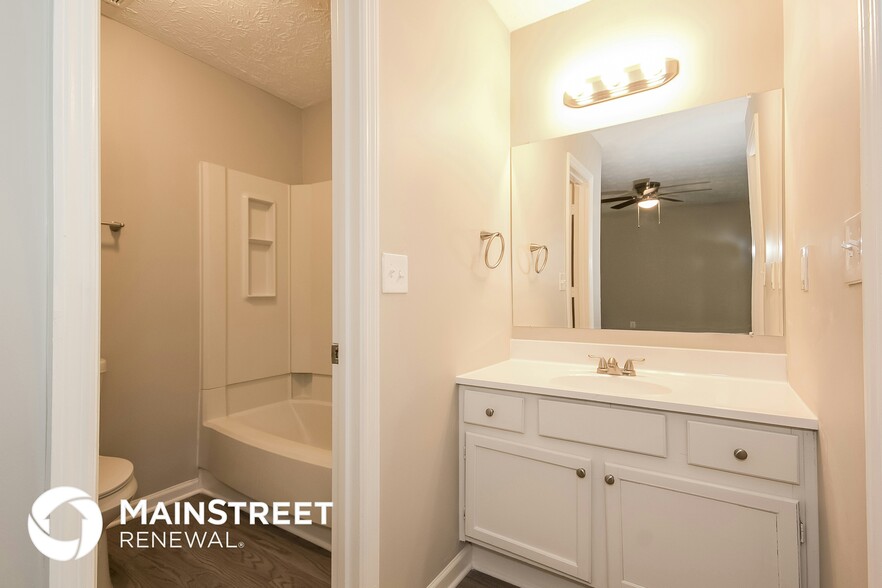 Building Photo - 733 Emerald Forest Cir SW