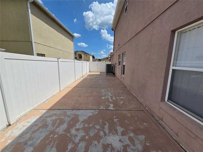 Building Photo - 330 Aldershot Ct
