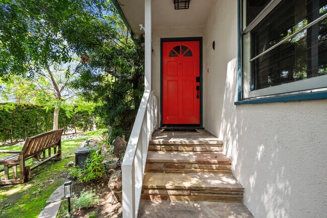Building Photo - 467 Irving Dr