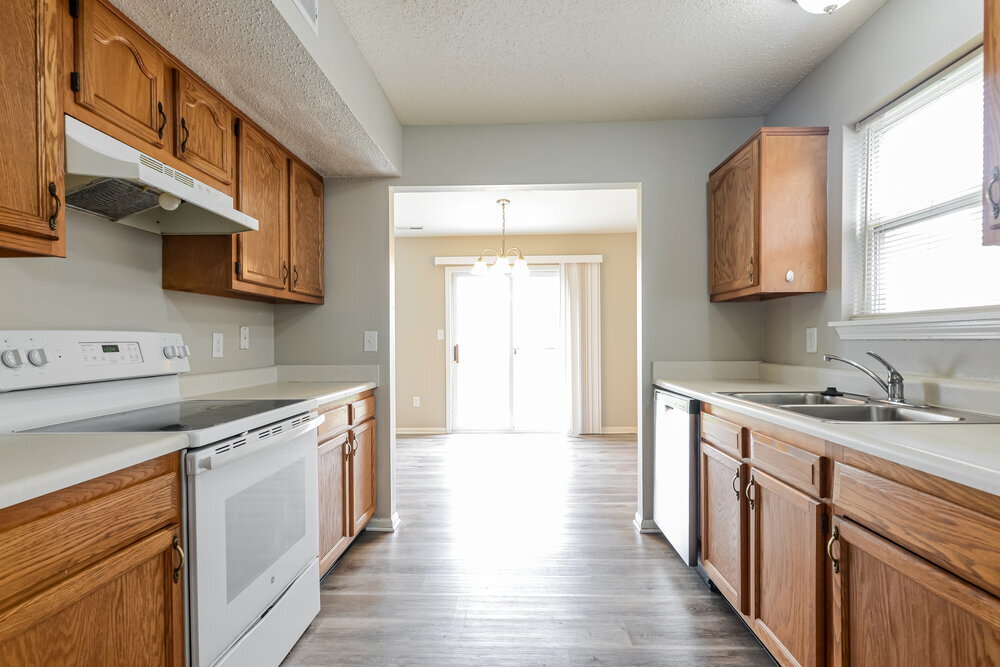Building Photo - 4261 Village Bend Dr