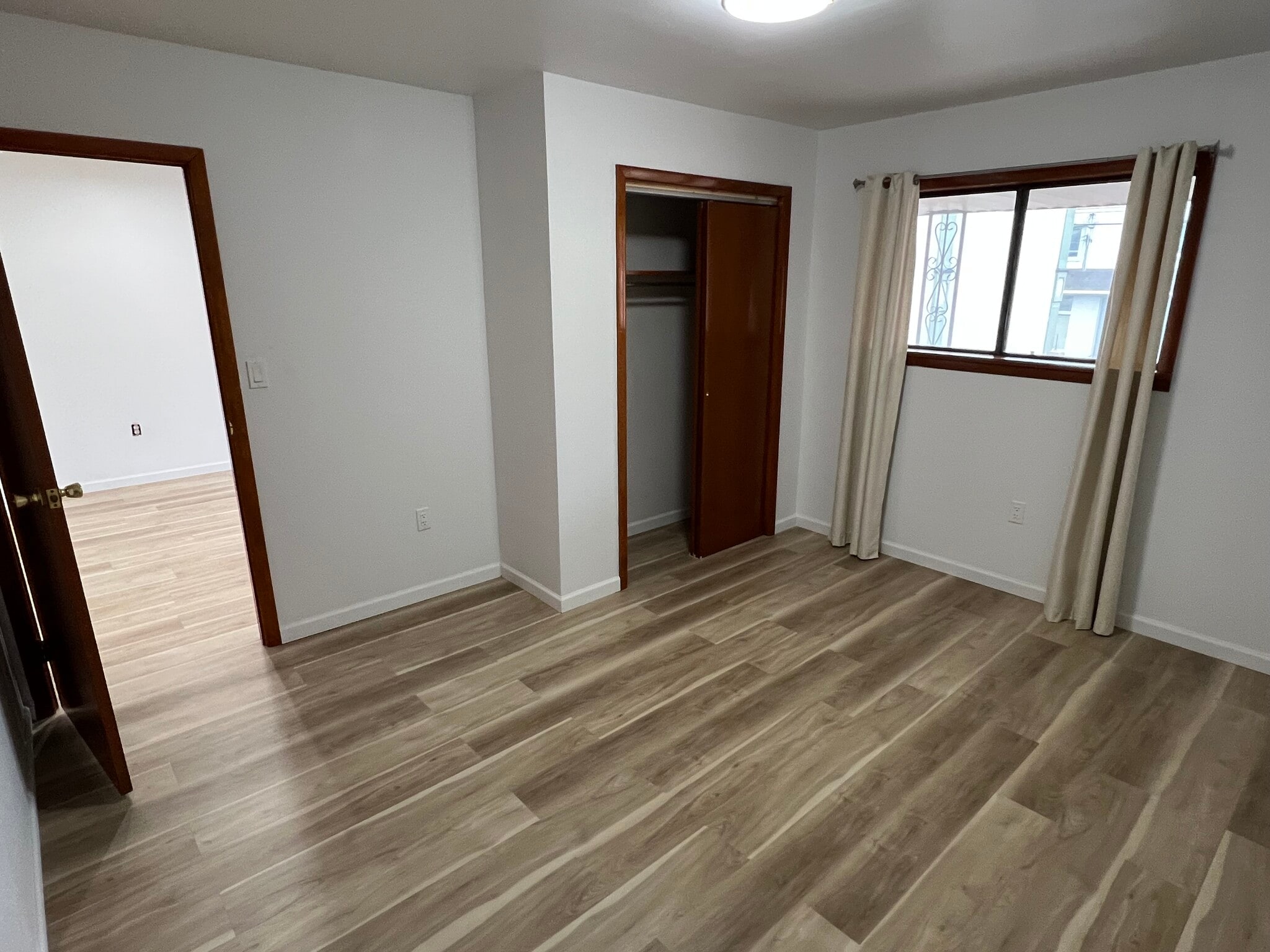 4 large Bedrooms - 13 Calumet St