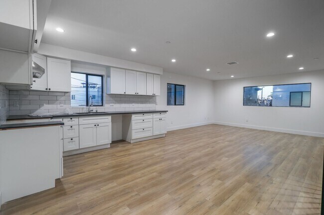 Building Photo - 4647 Pickford St