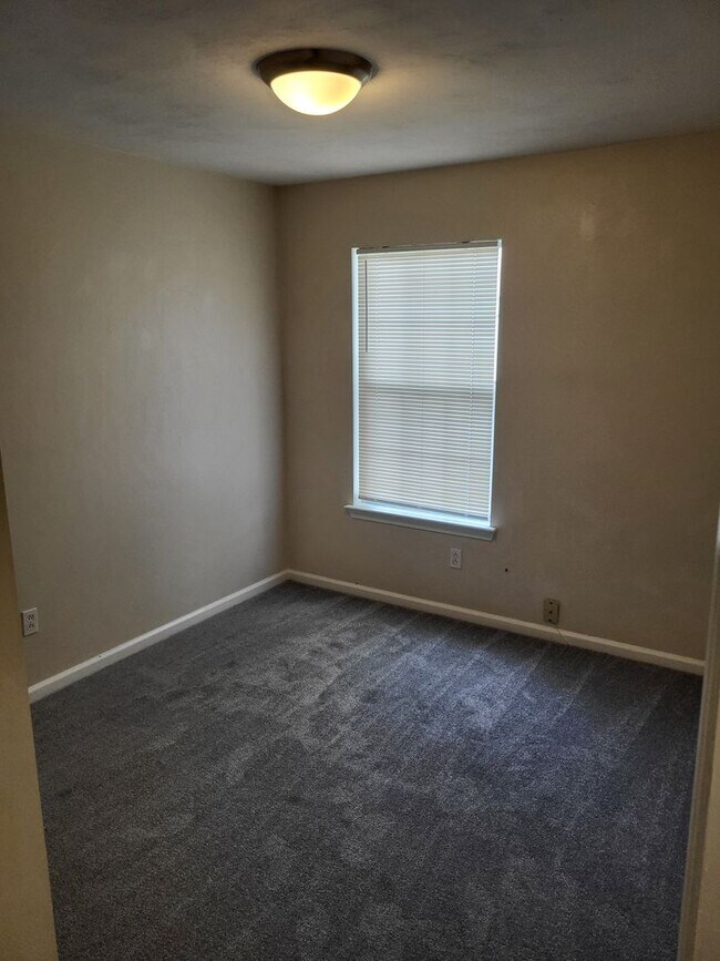 Building Photo - THALIA WAYSIDE TOWNHOMES