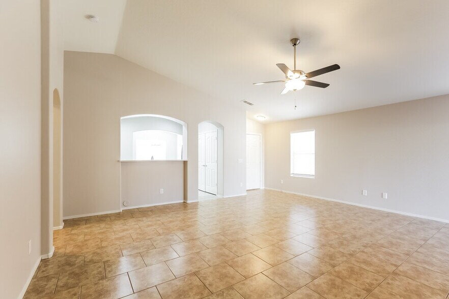 Building Photo - 8556 W Sonora St