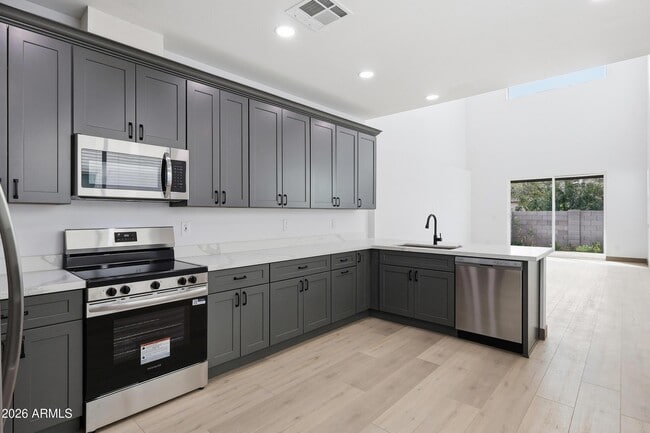 Building Photo - 2813 Trumbull Rd