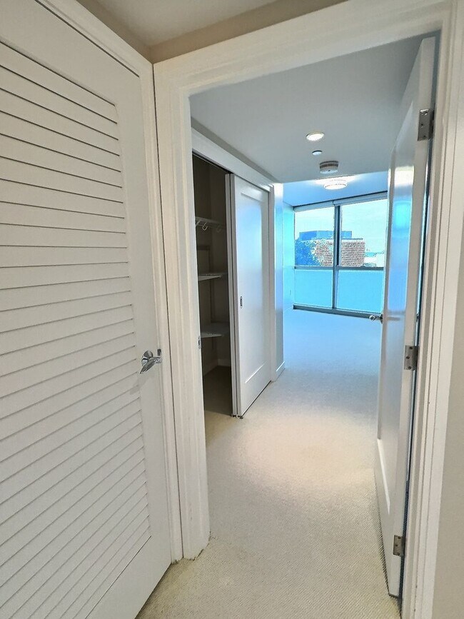 Building Photo - Luxurious One-Year Rental in the Heart of Kaka‘ako – with  Resort Amenities