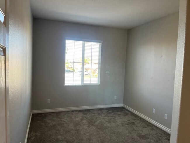 Building Photo - Rancho Bella Vista 3 bedroom on quiet cul-...