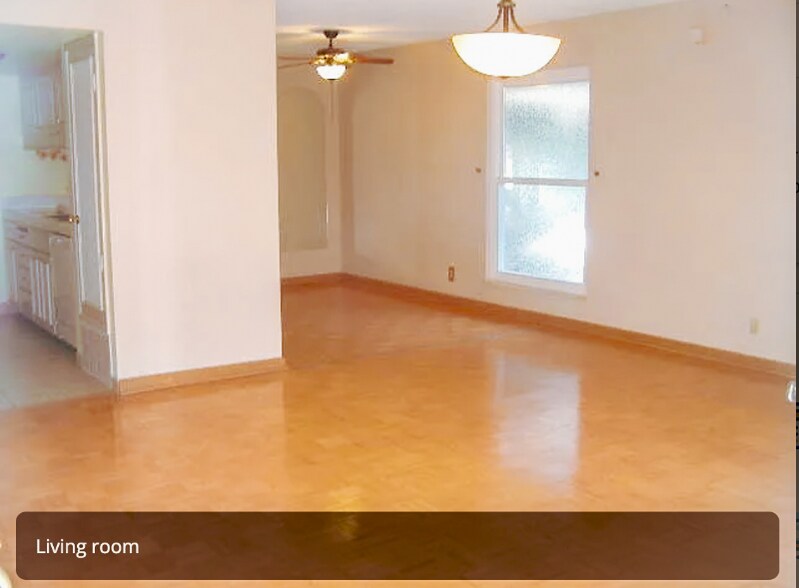 Building Photo - 5468 Roundtree Pl