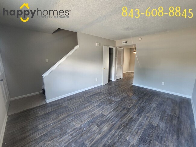 Building Photo - 2/1.5 townhouse in James Island off of Harbor View!