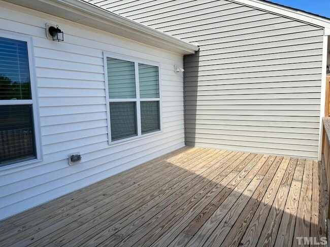 Building Photo - 913 Robbie Jackson Ln