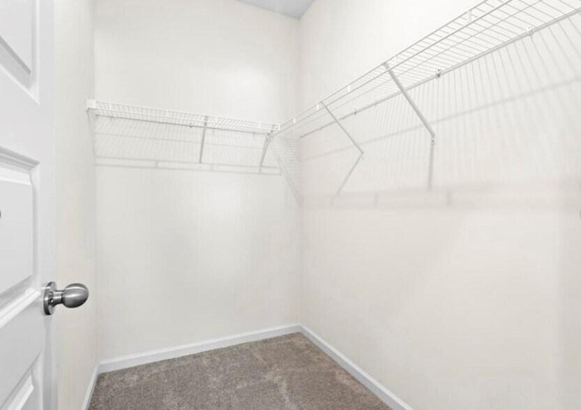 Walk-In Closet - 136 Grant Dr
