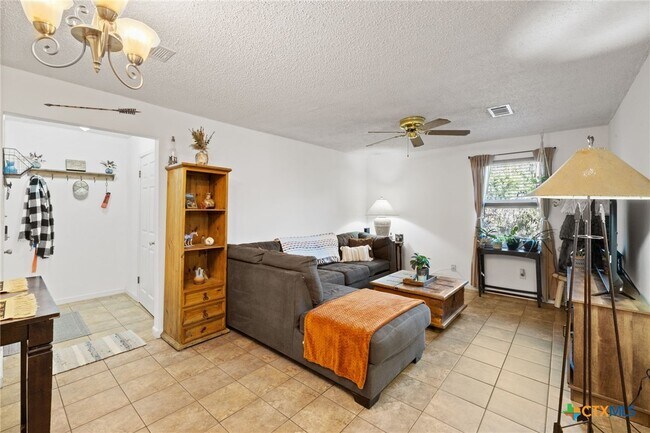 Building Photo - 322 Oakwood Loop