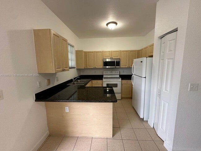 Building Photo - 2641 NE 4th St