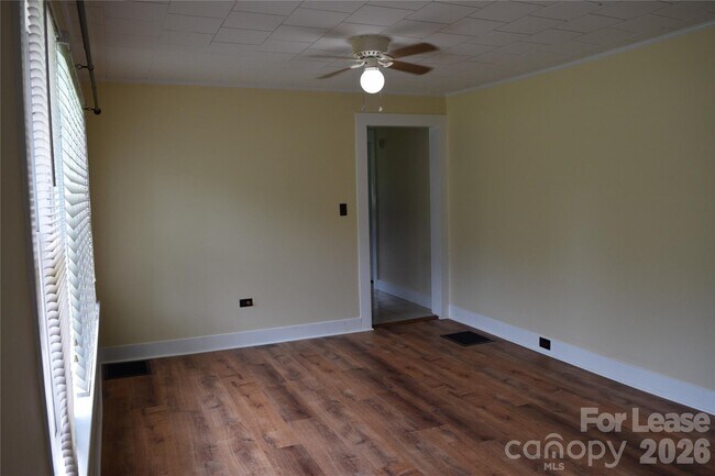 Building Photo - 2736 Peachtree Rd