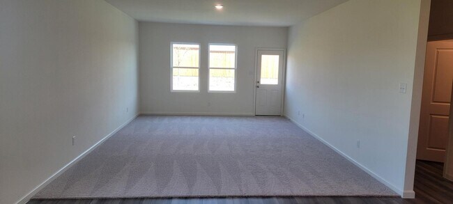 Building Photo - 14115 Donahue St