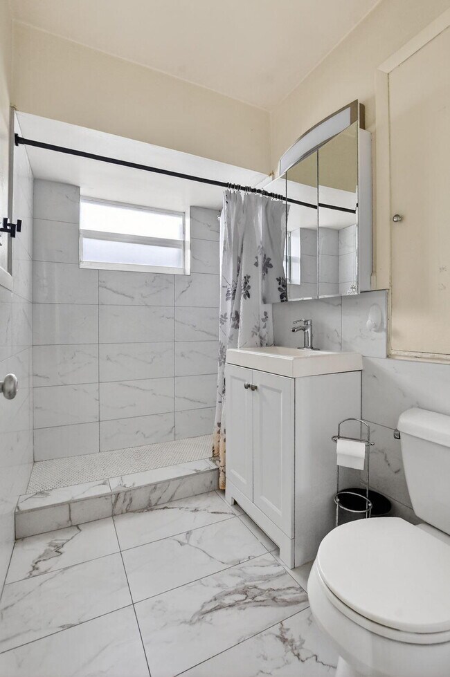 Building Photo - 1932 NE 7th St