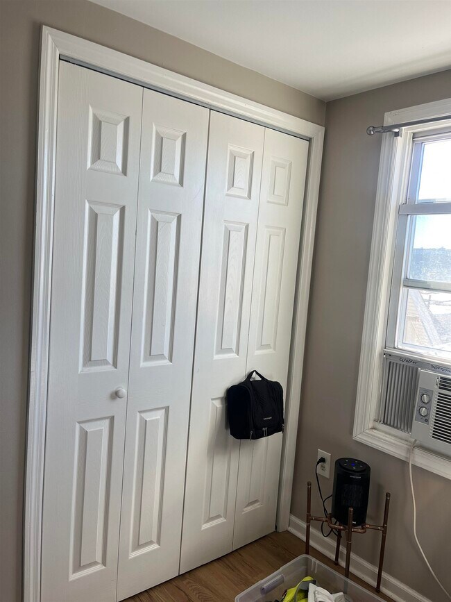 Building Photo - 315 44th St