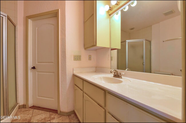 Building Photo - 1100 Kelly Way