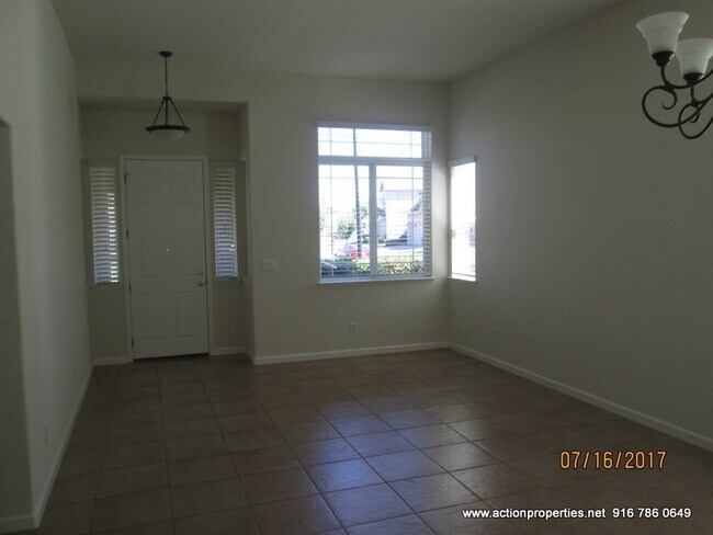 Building Photo - East Roseville, New Carpet * Paint, 2657sqft 4 Bed 3 Ba, 3 Car Garage Large Bonus Room