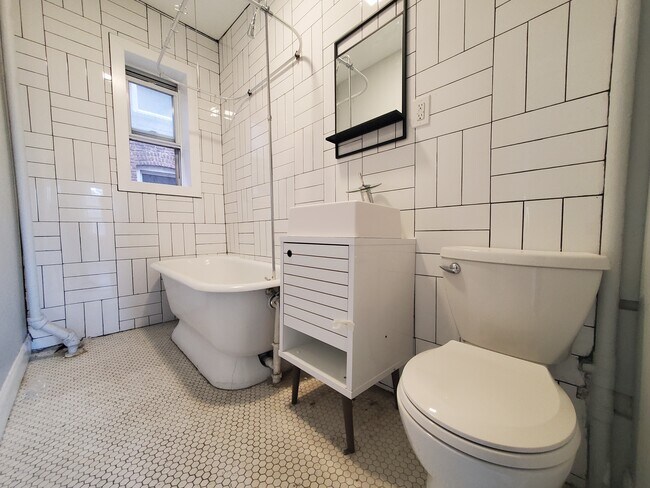 3139 JFK 305 - 3144 John F Kennedy Blvd