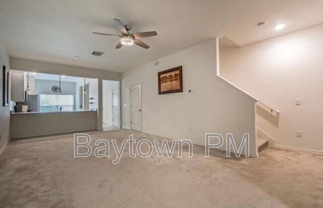 Building Photo - 1122 Hillhurst Dr