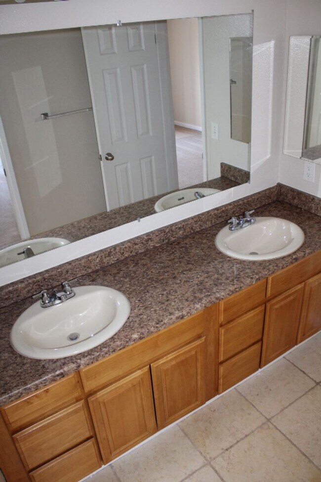 Building Photo - 507 Chabre Ct