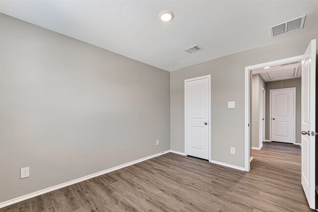 Building Photo - 14529 Lily Plns Dr
