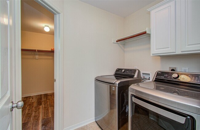 Building Photo - 226 Elana Ln