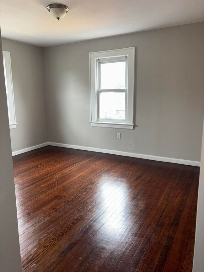 Building Photo - 28 Beechwood Pl