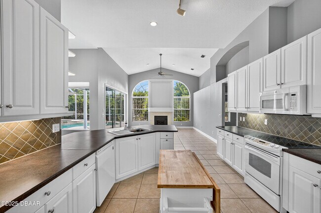 Building Photo - 1201 Hampstead Ln