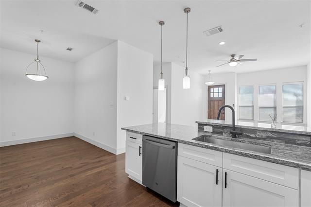 Building Photo - 6059 Rivendell Dr