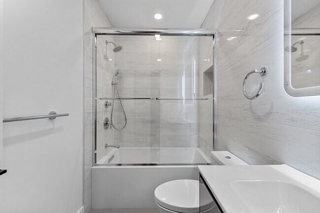 Building Photo - 535 Newbury St