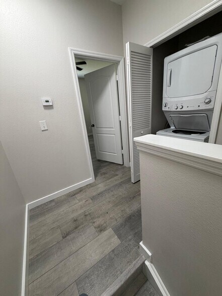 Building Photo - 9337 Jasmine Flower Ln