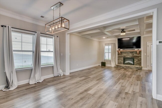 Building Photo - 627 Garland Trl