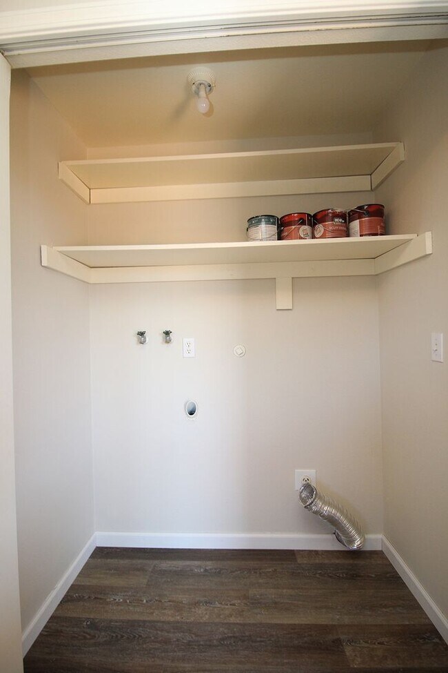 Building Photo - routd01