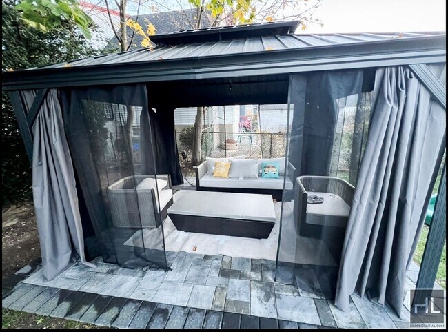 Building Photo - 3rd avenue